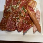 焼肉バル ケセラ・セナラ - 豚カルビ、牛カルビ、ソーセージ