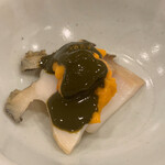 鮨 もりなり - 蒸し鮑の雲丹に肝添え〜♡‥これは‥絶品〜