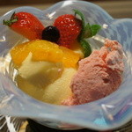 山ごぼう - デザートはいちごのアイスとレモンのムース。