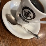 てらにし珈琲本店 - 連れの取ったブレンドです。ブレンドのミルクは、コーヒーに合わせて調合している本格的なものだそうです。ブレンドを一推しするだけあって、酸味とコクのバランスがとても良い一品です。(❁´ω`❁)
