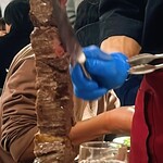 シュラスコレストラン FELIZ - 目の前でカットしてくれる