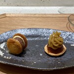 Haruka Murooka - 右：さつま芋のプチモンブラン
      左：レーズンバタークッキーサンド