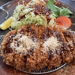 こだわりとんかつひかり亭 - ゴマは後からかけるのが個人的には好みです。