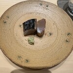 鮨 いわ貴 - 寒サワラ　皮パリの身はレア