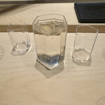 鮨 いわ貴 - お酒の器も可愛い