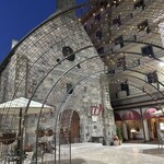 エスカーレ - チャペルが店の前に