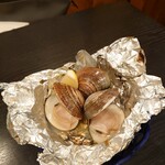 磯料理・炭火焼海峡 - 焼き蛤  ¥780