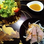 とんかつ肉料理 吉岡 - 野菜サラダと和牛ローストビーフ
