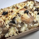 PARKER HOUSE BUTTER ROLL - 海老とキノコのタルティーヌ