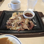 ステーキガスト - 切り落とし鉄板焼（ニンニク醤油）999円
