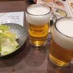 錦糸町っ子居酒屋 とりとんくん - お通しキャベツと生ビール