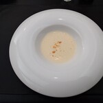 ベルエキップ - ◯玉蜀黍のスープ
      クリーム感と玉蜀黍の旨み
      箸休め的なスープなのに美味しいなあ♪