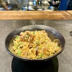 仁修樓 - ⑥ 揚州炒絲苗
      　揚州チャーハン
      　（海老、碓井豆、肩ロース焼豚、卵、
            青葱、白葱　玉葱、レタス）