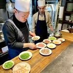 仁修樓 - ⑥ 揚州炒絲苗
      　揚州チャーハン
      　（海老、碓井豆、肩ロース焼豚、卵、
            青葱、白葱　玉葱、レタス）