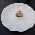 ベルエキップ - ◯白身魚、白身魚のパイ包み
      これも新作となる
      説明は無くて「食べてみてください」との事
      
      もしかして、このおっさんの舌が試されている❔（笑）