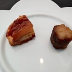 ベルエキップ - ◯さつまいもとも合うなあ♪
      
      もう一品はこのお店のスペシャリテ
      紅玉りんごのタルトだった
      
      りんごのタルトの甘みと力強い酸味と
      紅茶のマッチングなんだなあ❗️
      
      タルトの酸味がより広がる美味しさ