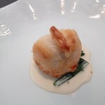 ベルエキップ - 海に面していないお店なので
      自然界にない理想の魚をシェフが
      人工的に組み合わせで作った
      『山で出すフレンチ』の魚料理を目指されたとの説明