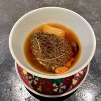 仁修樓 - ①雙茸暖身湯
                      ・モリーユ茸、衣笠茸などのスープ