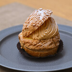 アヴランシュ・ゲネー - シューキャラメル＠税込480円 │ 日曜13:48頃訪問 →13:53頃入店 │ 別途別途【マロン＠税込700円】も購入