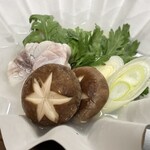 花がすみ - 小鍋（従兄弟が椎茸食べられないとのことで、もらいました）