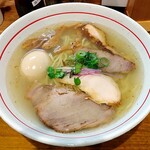 麺屋 ぬまた - 麗美な色合いの塩らーめ