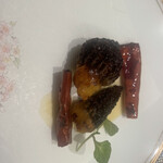 フカヒレ専門店 銀座七芳 - 大山鶏とキヌガサタケの唐辛子炒め