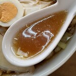 盛昭軒 - 鶏ガラベースの濃口醤油スープ　これが美味い！