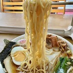 盛昭軒 - 自家製の中細縮れ麺