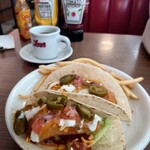 Lucy's Bakery & Kitchen - フィッシュタコス