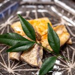 よし町 - 2025.1 大津港産天然トラフグ炭焼き（身皮、遠江、縁側）