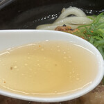 峠屋うどん - 鶏ベースの透き通ったつゆ