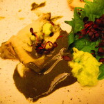 鮨処 凜 - 大将おまかせ　１５０００円（税込）　一品料理-３　蝦夷鮑の煮物　肝ソース、安曇野の山葵・紅たでと【２０２５年１月】