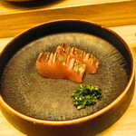 鮨処 凜 - 大将おまかせ　１５０００円（税込）　一品料理-５　京都舞鶴産鰆の炙り　大葉とパルミジャーノレッジャーノ入りのジェノベーゼソース・【２０２５年１月】