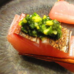 鮨処 凜 - 大将おまかせ　１５０００円（税込）　一品料理-５　京都舞鶴産鰆の炙り　大葉とパルミジャーノレッジャーノ入りのジェノベーゼソース・【２０２５年１月】