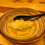 鮨処 凜 - 大将おまかせ　１５０００円（税込）　一品料理-４　日高産真ふぐ・昆布出汁と鰹出汁のあんかけ　柚子の皮と菊の花を散らして【２０２５年１月】