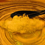 鮨処 凜 - 大将おまかせ　１５０００円（税込）　一品料理-４　日高産真ふぐ・昆布出汁と鰹出汁のあんかけ　柚子の皮と菊の花を散らして【２０２５年１月】