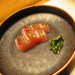 鮨処 凜 - 大将おまかせ　１５０００円（税込）　一品料理-５　京都舞鶴産鰆の炙り　大葉とパルミジャーノレッジャーノ入りのジェノベーゼソース・【２０２５年１月】