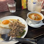 青山ガパオ食堂 - 