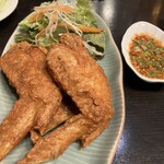 イサーンキッチン タイ料理&タイ居酒屋 - 手羽揚げです。ビールに合います。