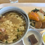 釜揚げうどん　白粉屋 - かけうどん500円とおかずバイキング100円