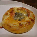 La BOULANGERIE d'a Cote - フーガス・ア・ラ・モッツァレラ