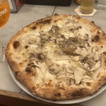 アズーリ - 人気No.1 フンギ　コン　フォルマッジ　スペチャーレ