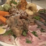 アズーリ - 盛りだくさんの前菜盛り合わせ