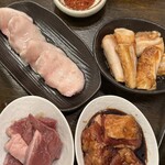 餃子・とんちゃん専門店 塚ちゃん餃子 - クツベラちゃん、マルちゃん、ハッちゃん、ハラミちゃん