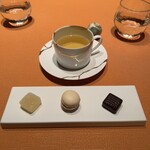 モノリス - ハーブティー、ミニャルディーズ