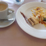 フランス食堂ビストロ ラ・フレ - デザート＆ドリンク イチゴ、抹茶、ティラミスケーキ バニラアイス