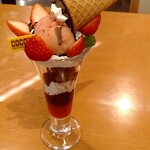 ココス - 料理写真:いちごのトリプルアイスパフェ