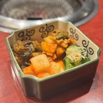 正泰苑 芝大門店 - キムチ盛り合わせ