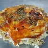 広島焼　松尾 - 料理写真:お好み焼きができるまで8～もう一度天地を逆にします。（玉子が上）お好みソースをかけて伸ばし、青のりを振りかければ、完成♪