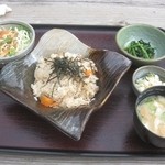 瀬の本農場 八菜家 - かしわ飯定食　1100円